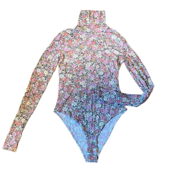 H&M Turtle Neck Bodysuit w/ thumb hole | Floral - Picture 7 of 9